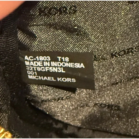 Michael Kors Black Pebbled Leather Canteen Crossbody Bag with Gold Hardware - Picture 10 of 12